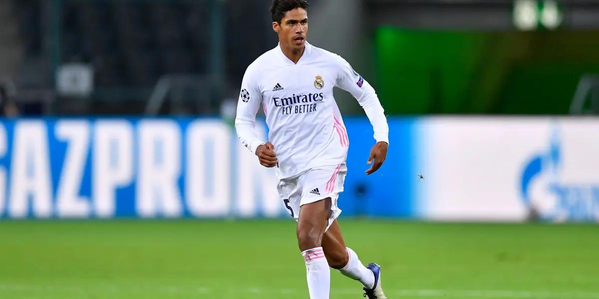 Varane buscaría una salida del equipo.