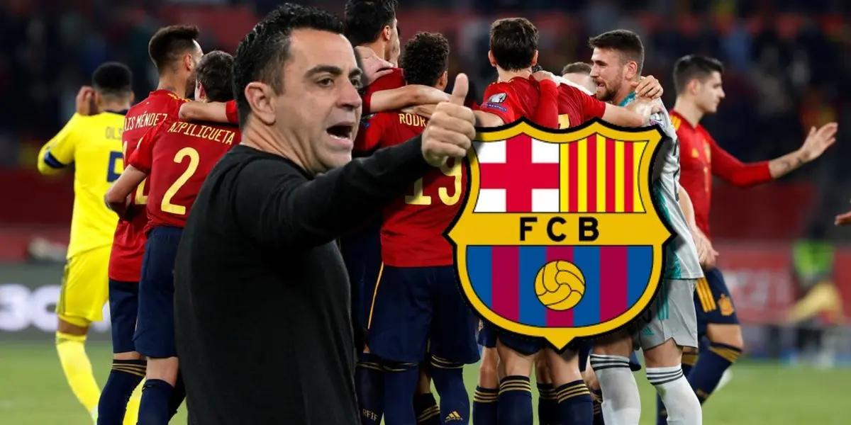 Xavi Hernández, técnico del FC Barcelona, y jugadores de la Selección de España