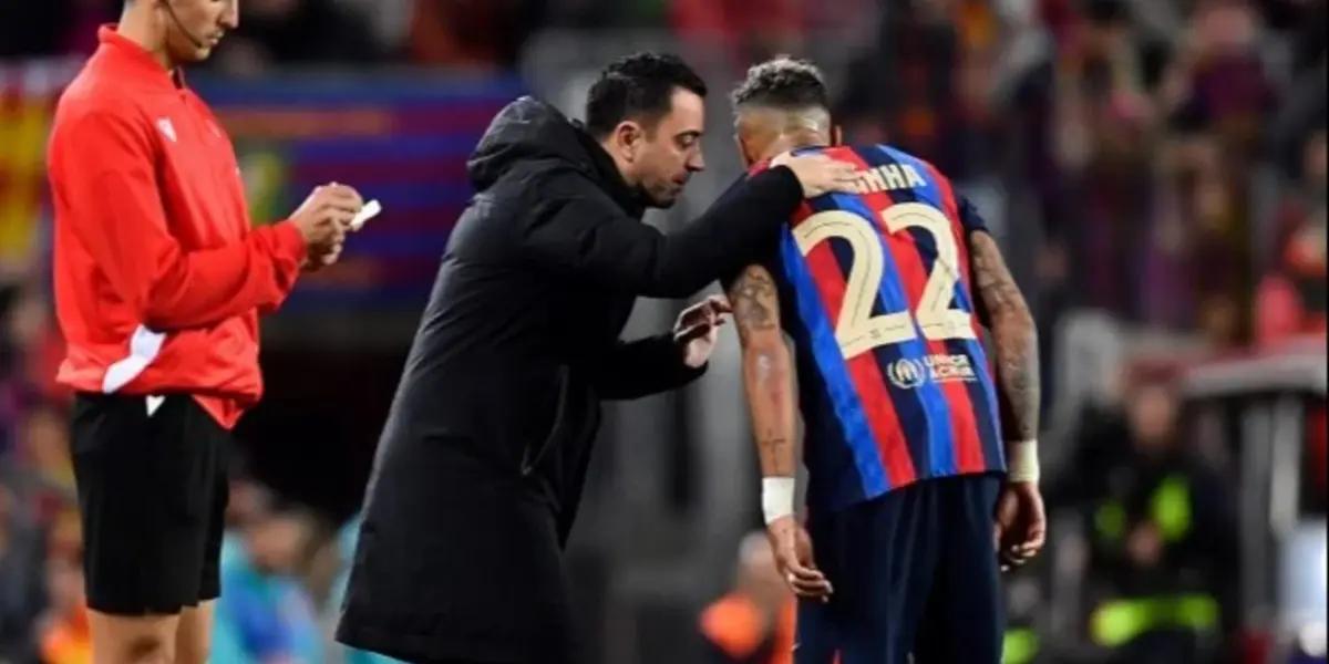 Xavi Hernández y Raphinha en el FC Barcelona