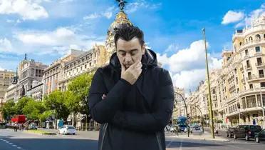 Xavi preocupado, Madrid de fondo