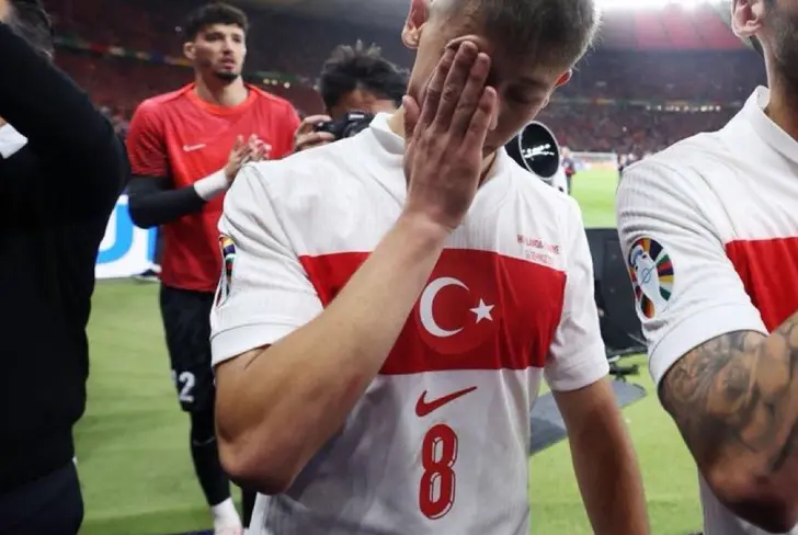 Arda Güler triste, tras ser eliminado de la Eurocopa con Turquía / Foto: Eurocopa