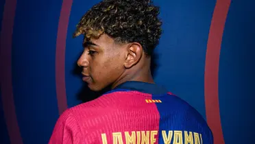 Lamine Yamal con la nueva camiseta del FC Barcelona. (Foto: FC Barcelona)