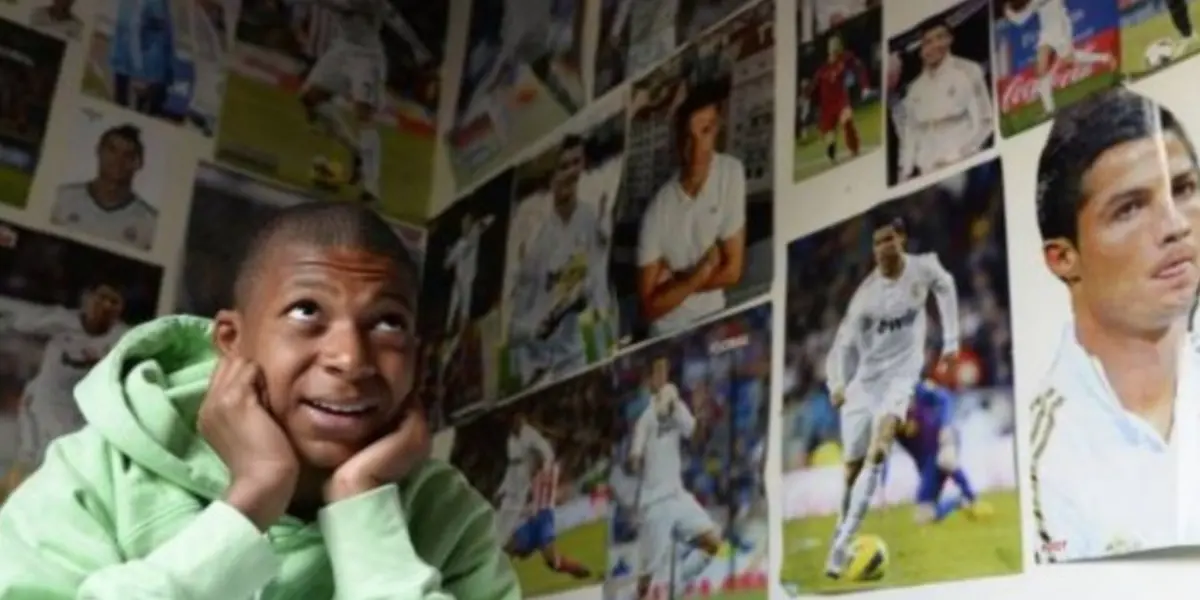 Mbappé de niño con posters de Cristiano Ronaldo.