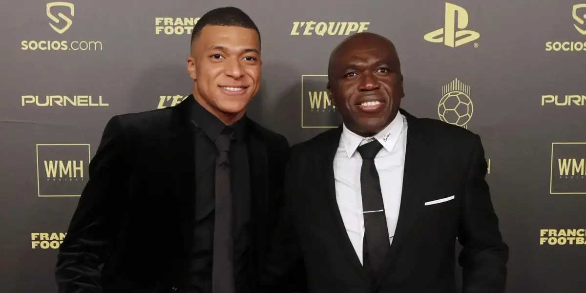 Mbappé junto a su padre en la entrega del Balón de Oro. (Foto: Reuters)